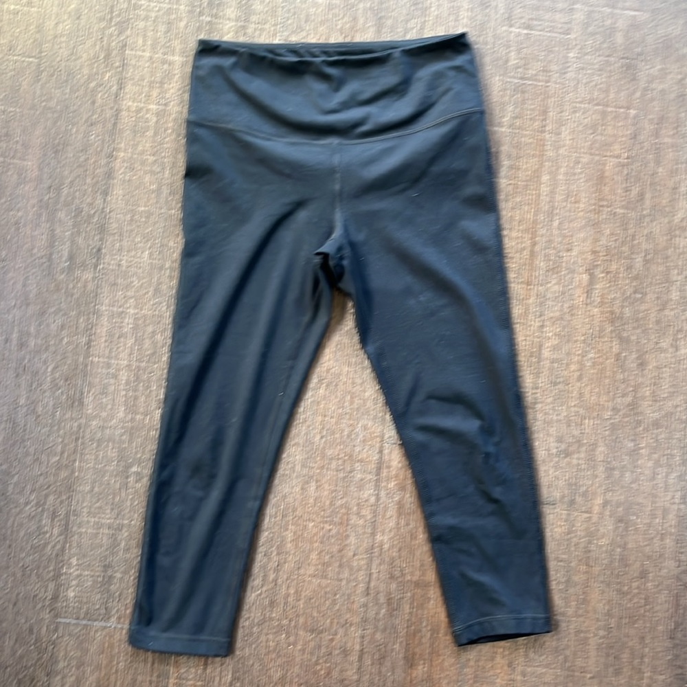 Back Zella Capri Leggings Size Medium